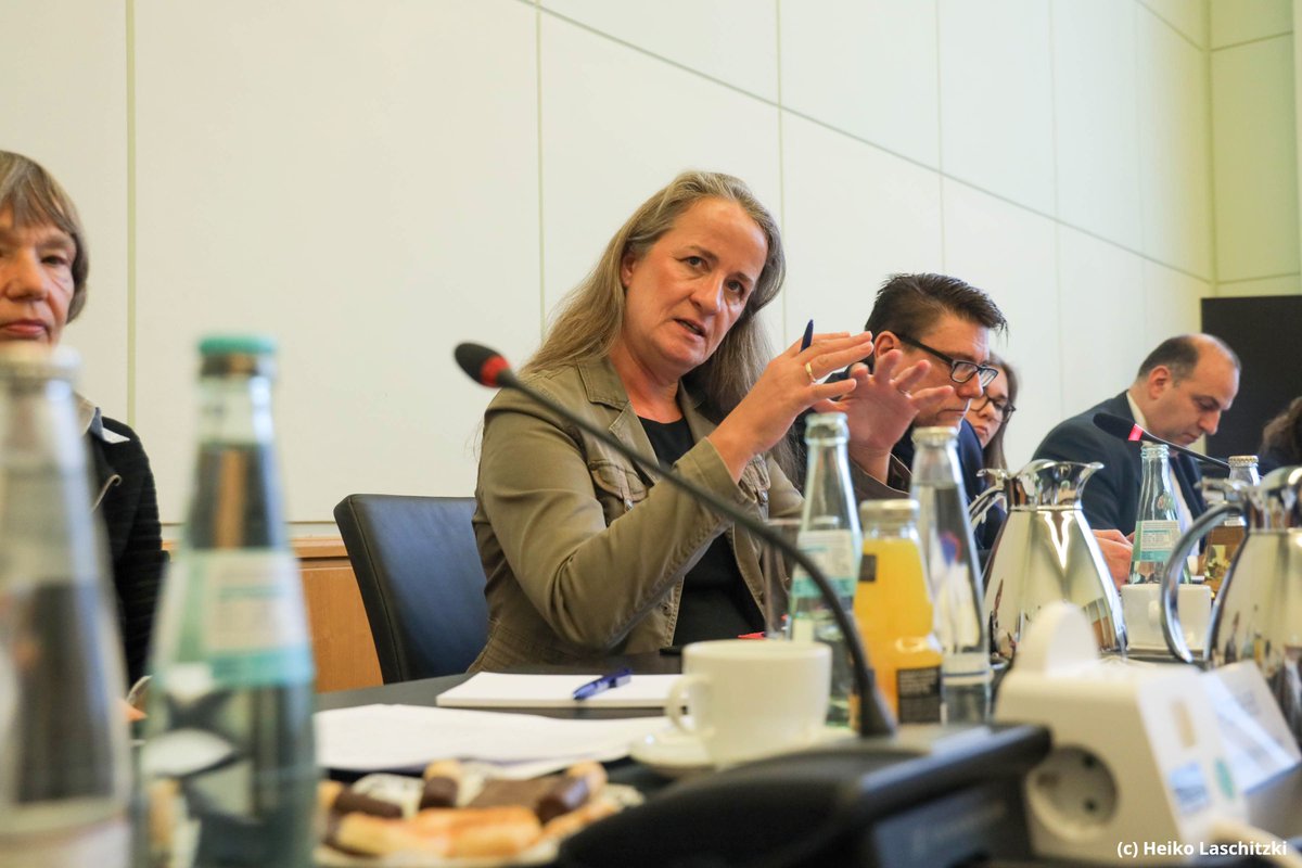 Bundesbankpräsident #JoachimNagel hat sich mit Vertreterinnen und Vertretern zivilgesellschaftlicher Organisationen in Berlin getroffen, um mit ihnen über #Geldpolitik, die aktuelle #Konjunktur in Deutschland, die Inflation sowie den digitalen Euro zu diskutieren. #DigitalerEuro