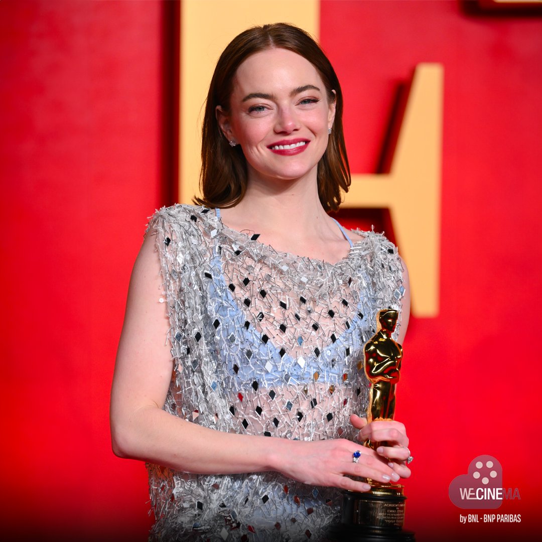 WeCinema's tweet photo. Oggi celebriamo il compleanno di una delle attrici più talentuose e sfaccettate della sua generazione: #EmmaStone.
Dalla sua #Oscar-winning performance in #Lalaland, passando per il suo straordinario sodalizio con #YorgosLanthimos in #LaFavorita, fino al fenomeno #PovereCreature e al più recente #KindsOfKindness, Emma ha rivelato nuovi lati del suo talento continuando a sorprendere e conquistare con ogni ruolo.
Buon compleanno, Emma!🎂

#welovecinemait