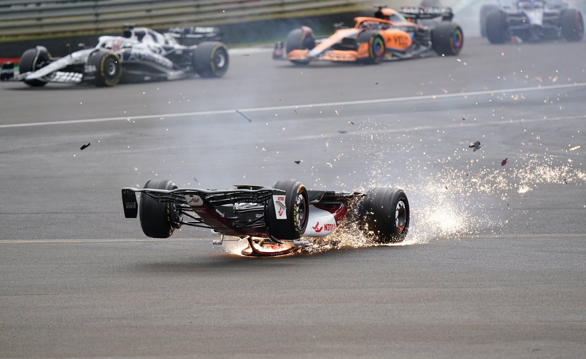 f1_en_direct's tweet photo. Ce que je vais dire est moche, mais Guanyu Zhou, qui quitte Sauber à la fin de la saison, je n'en retient que son crash à Silverstone en 2022. https://t.co/nEUOBaIKWr
