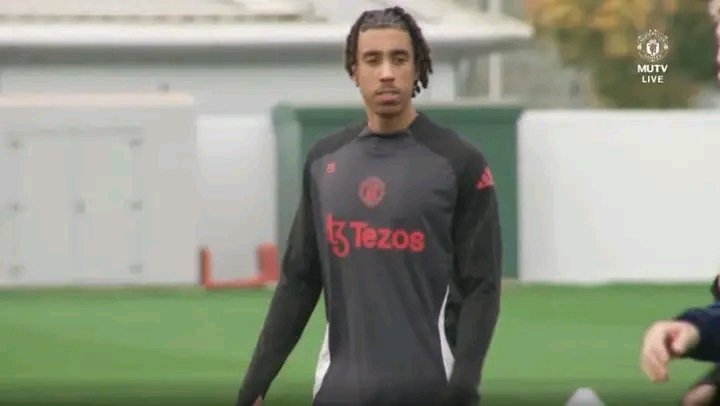 Leny Yoro is training with the squad for the first time since his fractured metatarsal in the summer.