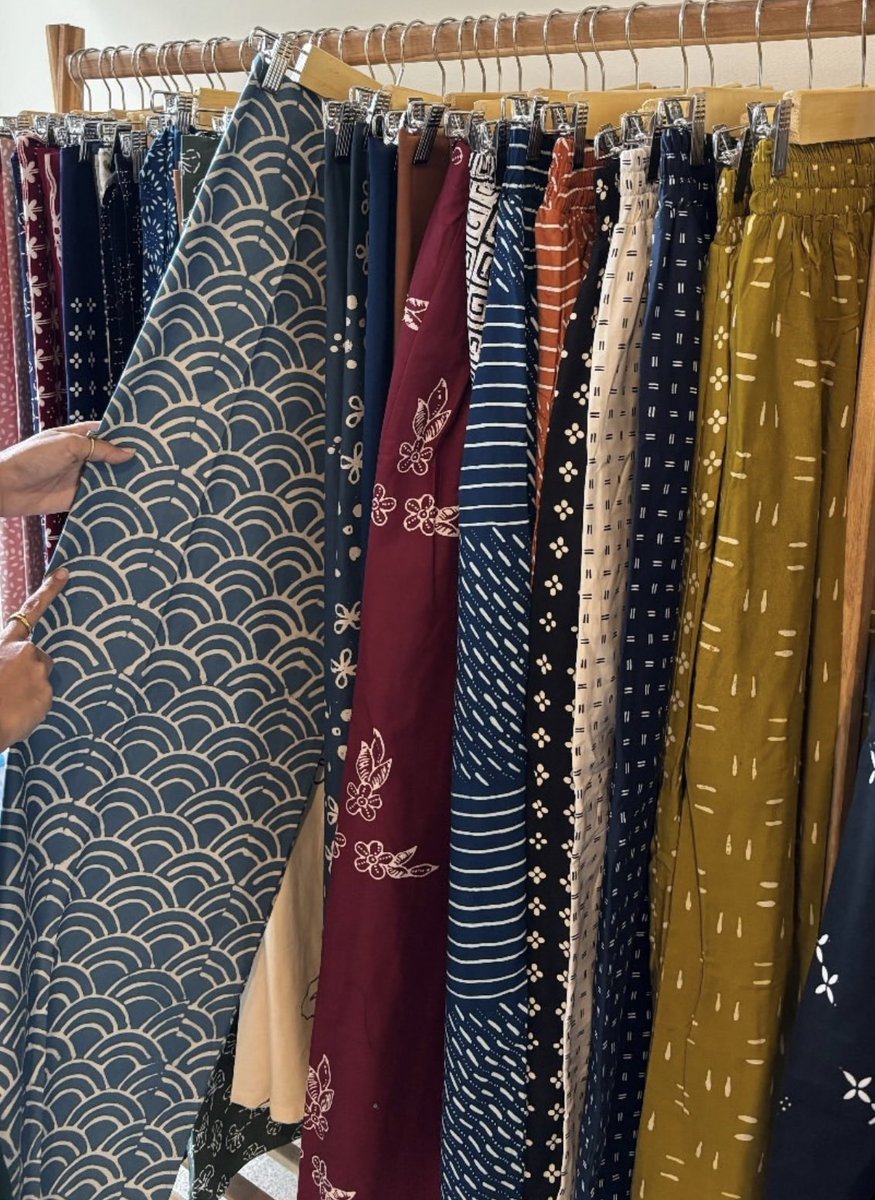 Racunkudishopee's tweet photo. NEMU TOKO BATIK TEMPATNYA PERSIS SAMPING KAMPUS ITB😭😭🤍

Kalo ke Bandung harus nyempetin banget kesini karna lengkap banget ada vest, outer, skirt &amp; kulot🥺🫶🏻✨ https://t.co/dKsMgr8rDl