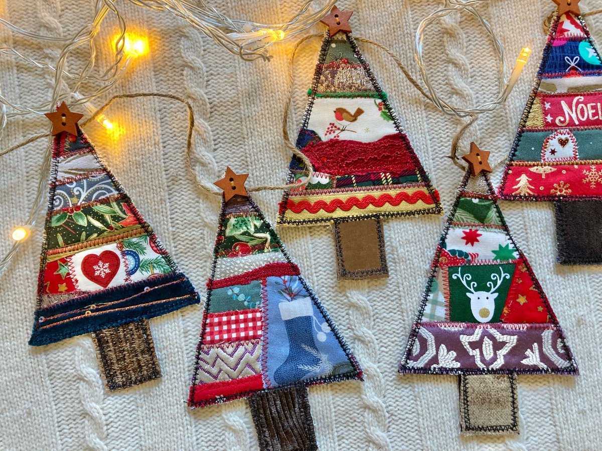 Reindeer, hearts, snowmen, robins, stockings, this Scraps Bunting is SO festive! #MHHSBD 

buff.ly/3YF1Niw