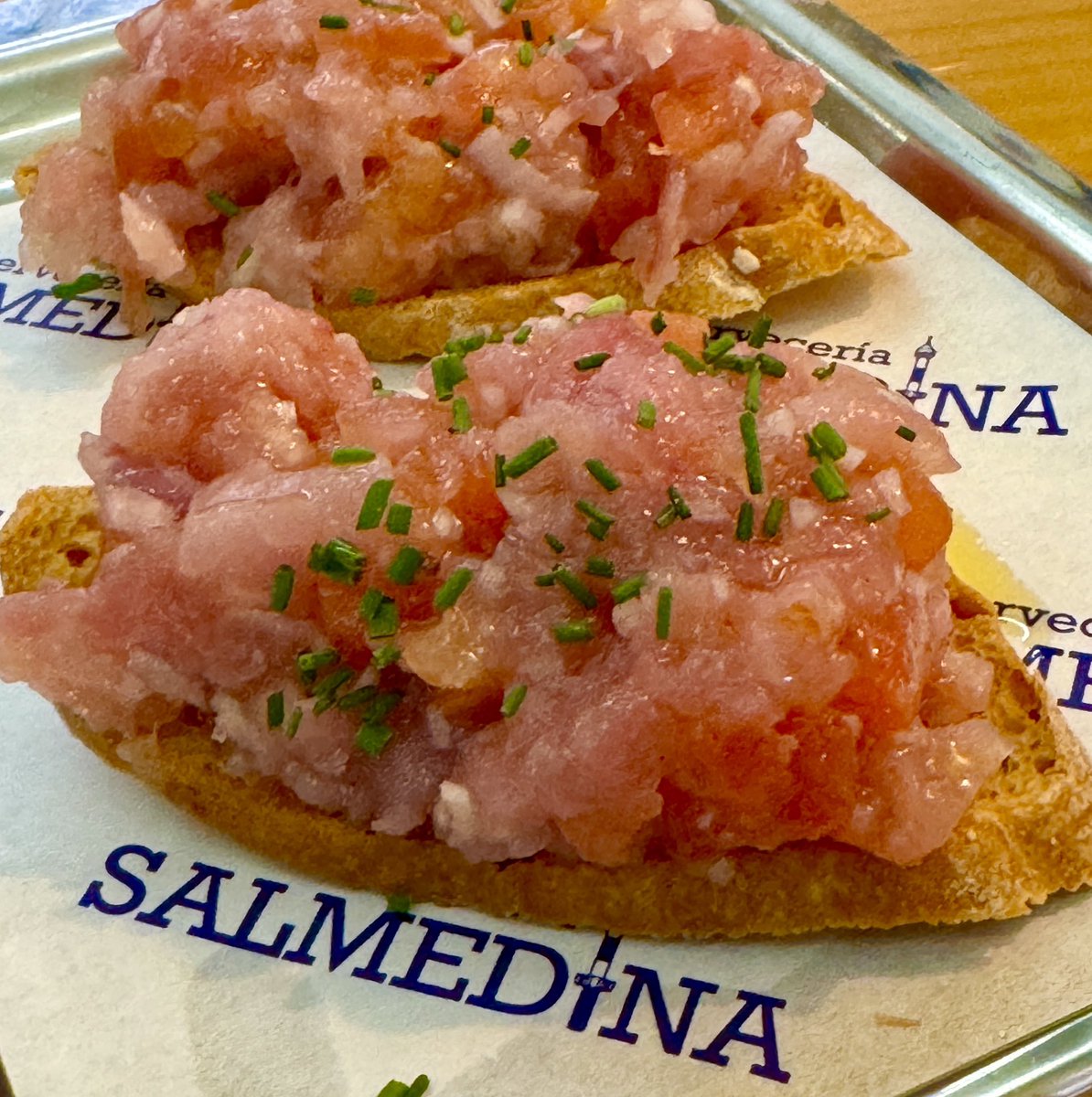Canapé de Bonito del Sur 🐟💙
<a href="/CSalmedina/">Cerveceria Salmedina</a> #sevilla #tapas #sevillatapas #azahartapas #spain