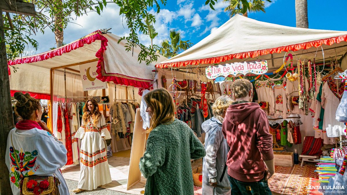 SantaEulalia_Ibiza (@visitse_ibiza) on Twitter photo 🌼 A menos de un kilómetro de Sant Carles se encuentra el emblemático mercadillo hippy de <a href="/lasdaliasibiza/">Las Dalias de Ibiza Oficial</a>, que empezó a organizarse a mediados de los años 80.
📅 Sábados de 10:00 a 17:00 y domingos de 11:00 a 17:00 🌼 A menos de un kilómetro de Sant Carles se encuentra el emblemático mercadillo hippy de <a href="/lasdaliasibiza/">Las Dalias de Ibiza Oficial</a>, que empezó a organizarse a mediados de los años 80.
📅 Sábados de 10:00 a 17:00 y domingos de 11:00 a 17:00