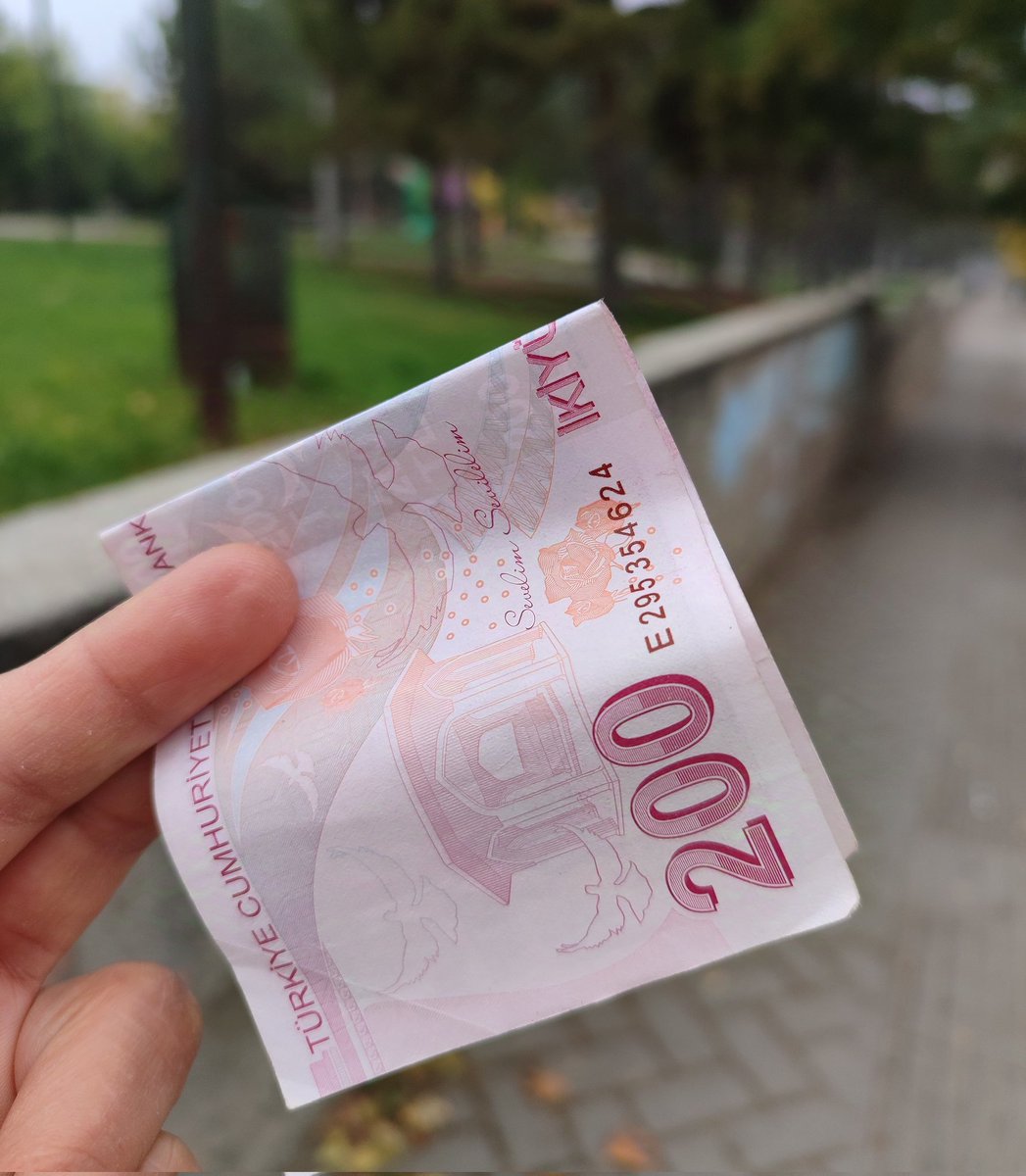 Kendinize küçük sürprizler yapın, 
Dolaptan çıkan kışlıklara para saklamak gibi selâmünaleyküm