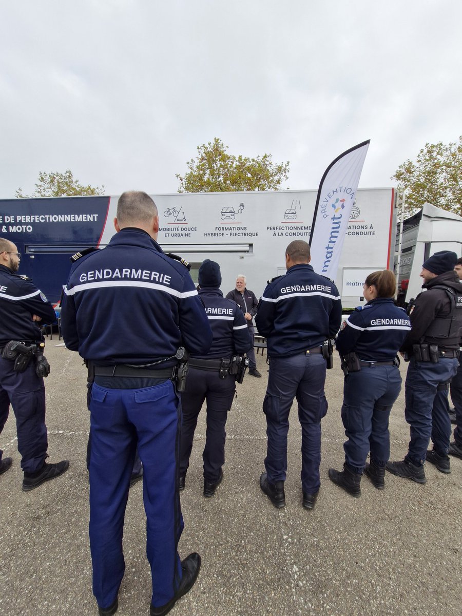 marcelpromatmut's tweet photo. Jour 2/3. Toujours une belle matinée avec les gendarmes. Une grande satisfaction de leur part sur la qualité de la formation dispensée par la @Matmut 
@Gendarmerie https://t.co/k3whjFvrJi