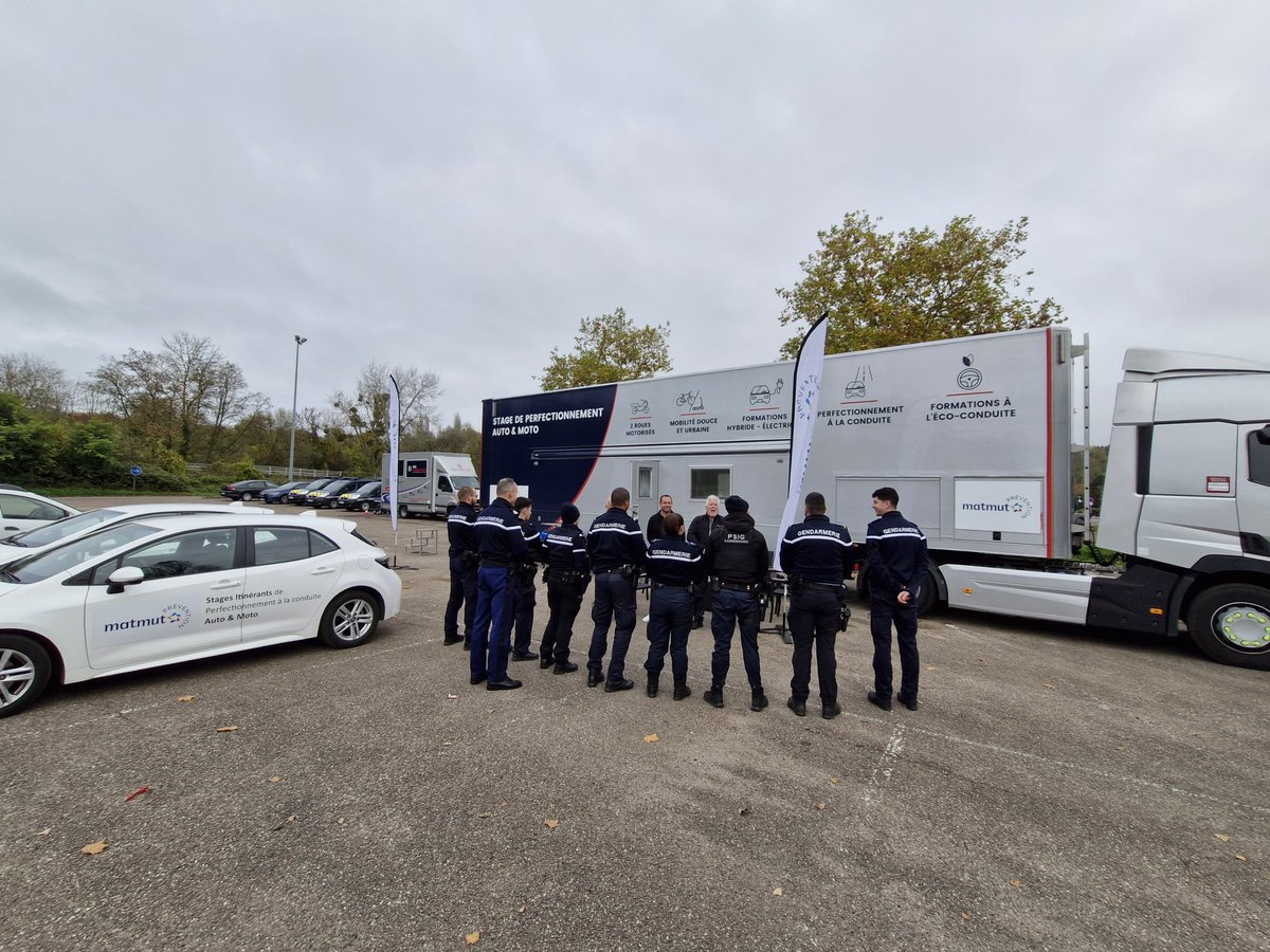 marcelpromatmut's tweet photo. Jour 2/3. Toujours une belle matinée avec les gendarmes. Une grande satisfaction de leur part sur la qualité de la formation dispensée par la @Matmut 
@Gendarmerie https://t.co/k3whjFvrJi