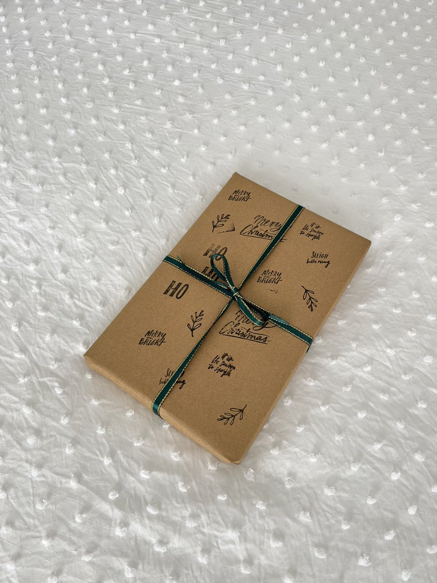 TheBookSocial's tweet image. 📚✨ Go on a #BlindDateWithABook! Each beautifully wrapped surprise brings a unique story to explore, perfect for readers looking to step outside their comfort zone. The ideal gift—or a treat just for you! #SurpriseReads

Only £6 on Legend Bookshop! legendbookshop.com/products/blind…