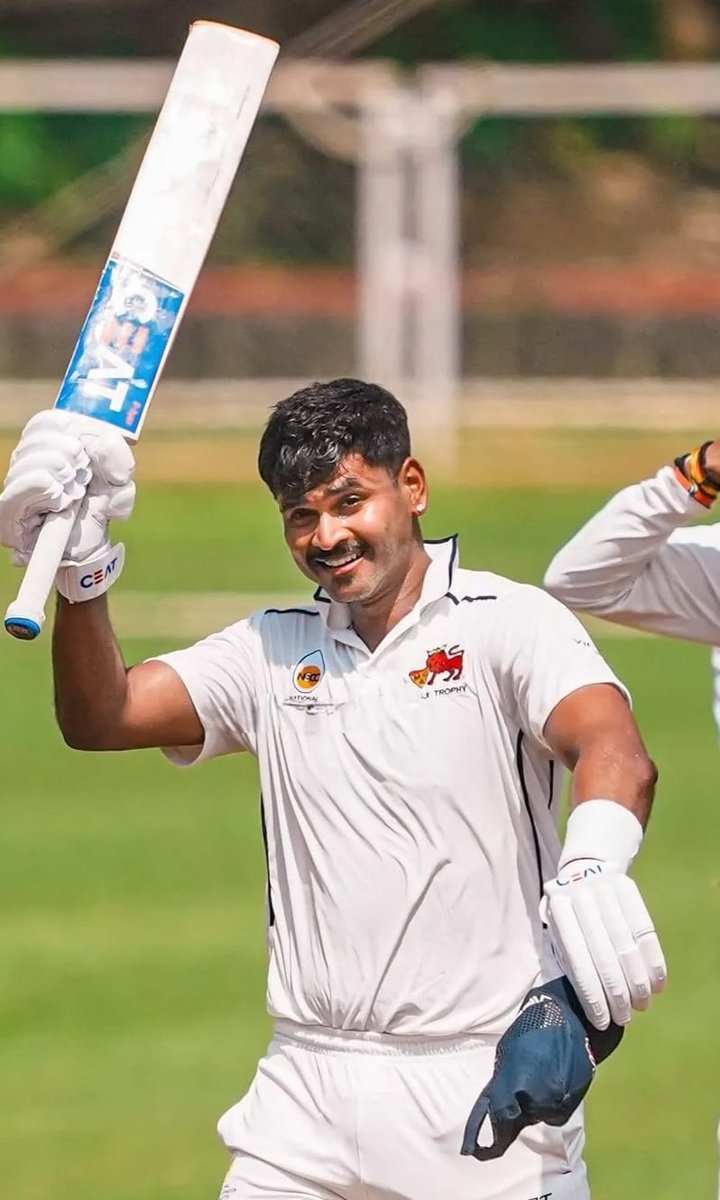 yogeshaswani88's tweet photo. Shreyas Iyer proving once again why he deserves a spot on the national team! Two consecutive centuries โ selectors, take note! ๐๐ฎ๐ณ #ShreyasIyer #ComebackAlert https://t.co/lmd41goD6Z