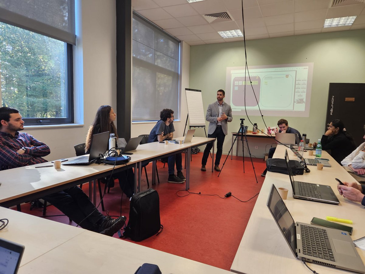 FLASH-COMP tweet media