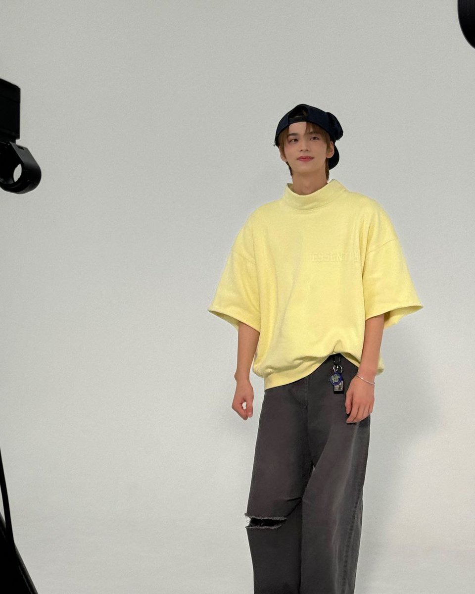 twstours's tweet photo. 241106 [WEVERSE UPDATE]

[#SHINYU]
yellow chick💛

#TWS #투어스 #247WithUs @TWS_PLEDIS https://t.co/QMCNQPbG1t