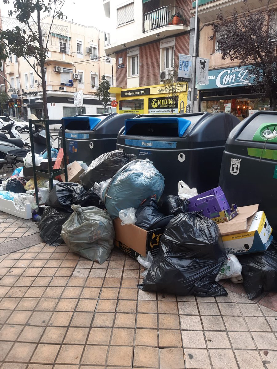 rubenAM_1978's tweet image. Usera y sus esquinas por la mañana.
@MadridExiste @vecinos_usera @AVVBarrioMosca 
Esto no lo ve ningún dirigente?
