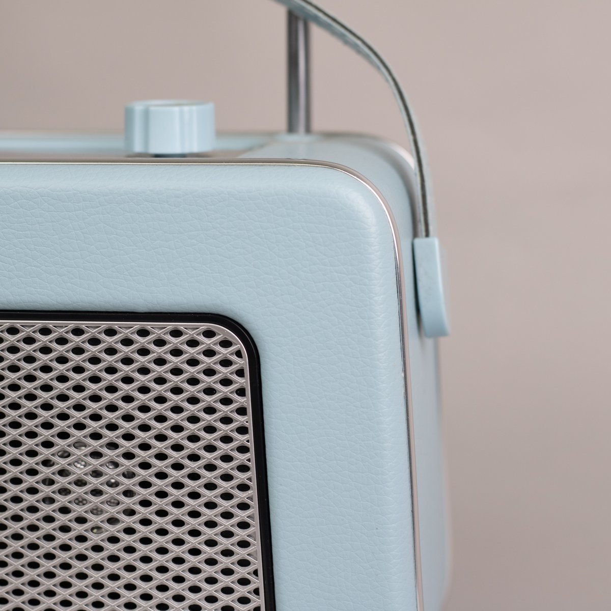 Alma_1938's tweet photo. Wrapping this vintage radio in blue leather wasn’t just a job; it was a craft challenge. The buttery-smooth texture hugs every curve like it was always meant to be there, it took a steady hand and a keen eye to make it look effortlessly cool.
#vintage #leathercraft #handmade https://t.co/2kqxCwLlqE