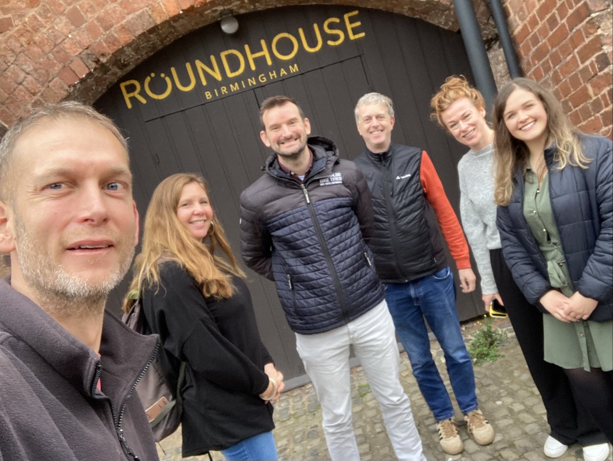 BIKE BUS: Motivating meeting @FRideDaysBB partners @schwalbeUK in #Birmingham to showcase amazing #BikeBus delivery across UK! Lots of exciting developments in the pipeline! Download the FREE toolkit to get a #BikeBus started! 🚲🎶🇬🇧🤩🙌#FridayWeCycle👉buff.ly/3P74WDo