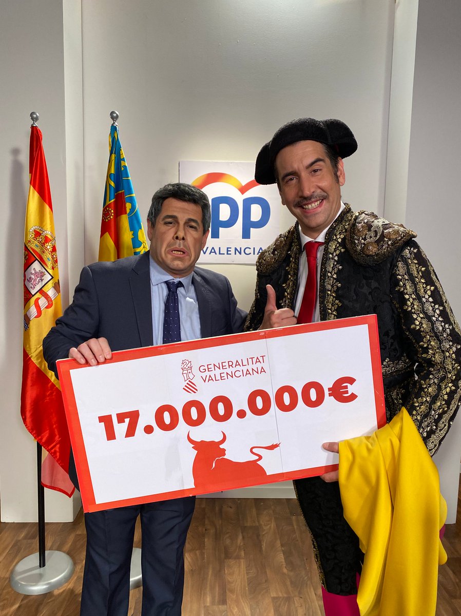 Imatges exclusives de Mazón gestionant la crisi de la dana🤝

#Polònia3Cat