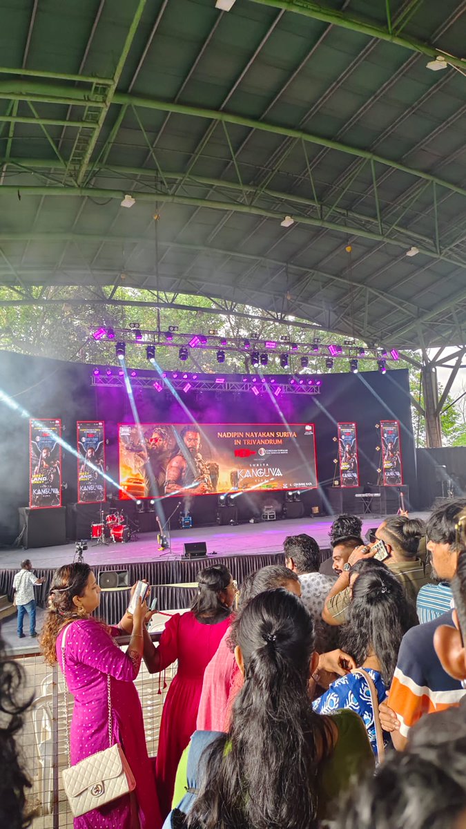FilmFreak__'s tweet photo. Nishagandhi Auditorium, TVM is getting ready for @Suriya_offl entry after 5:30PM today 🔥👍🏻

#Kanguva #KanguvaFromNov14 https://t.co/6HHNJ7sGJY