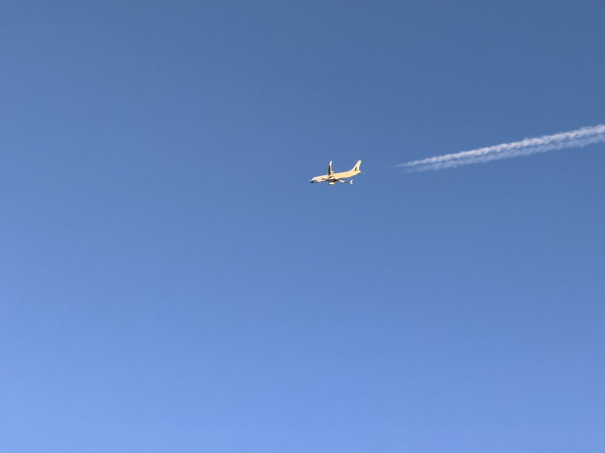 Subflyer's tweet image. Yesterday we had a close encounter with a private 737 passing 2.000ft above us. Usually we only have seconds as the speeds are so high, in this case speeds were similar so it was much slower crossing.

#pilotview #WePilots