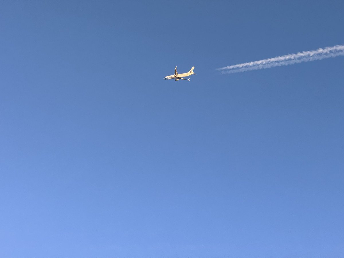 Subflyer's tweet image. Yesterday we had a close encounter with a private 737 passing 2.000ft above us. Usually we only have seconds as the speeds are so high, in this case speeds were similar so it was much slower crossing.

#pilotview #WePilots