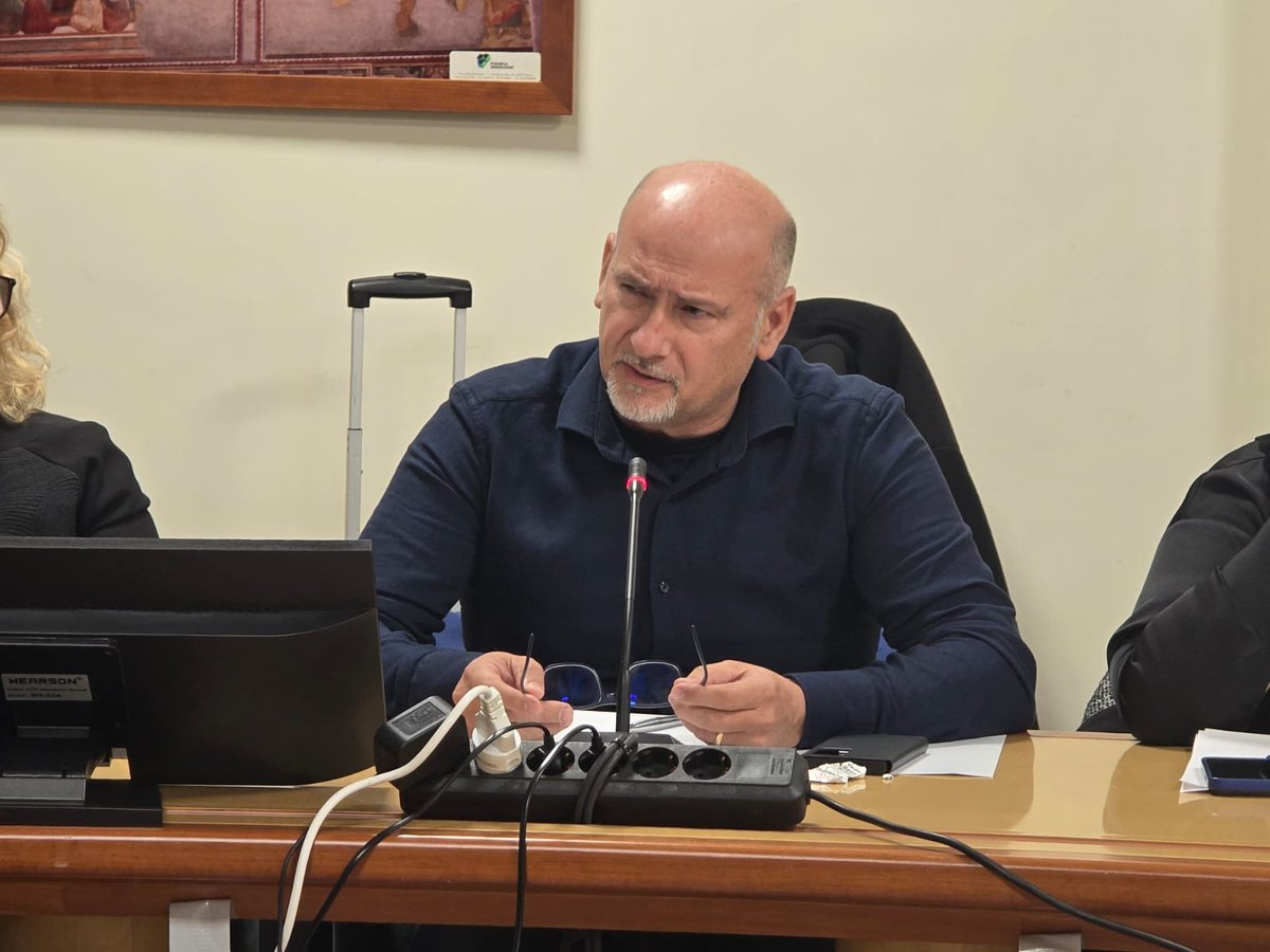 copercom's tweet image. Carlo di Noto, Associazione Meter @meter_onlus, racconta l'incontro con i giovani per l'educazione all'uso dei dispositivi digitali ma anche quando sia fondamentale valorizzare reciprocamente le esperienze delle diverse associazioni del #Copercom, come unica forza