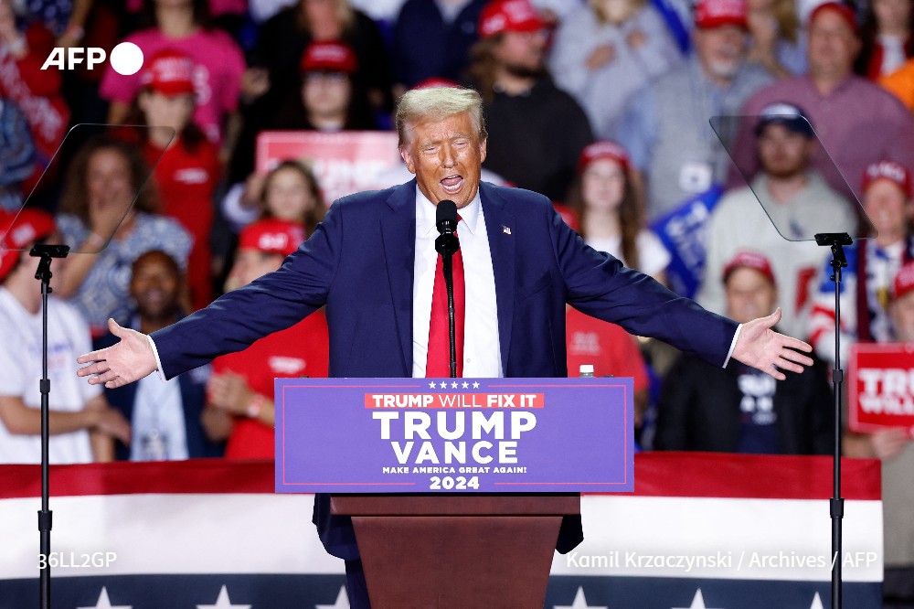 afpfr's tweet photo. 🇺🇸 Donald Trump élu président des Etats-Unis, annoncent les médias américains #AFP #ElectionDay https://t.co/vcaKWNX46q