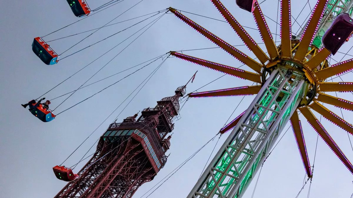BlackpoolSite's tweet photo. Star Flyer to return to Blackpool for Christmas 2024 #Blackpool #BlackpoolChristmas #ChristmasByTheSea #StarFlyerRide 

https://t.co/VeN80rKCRh https://t.co/JQYDJVxhZz
