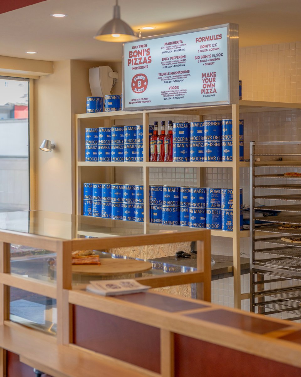 On a trouvé l'emoji pizza en vrai 🍕 Avec Boni's Pizzas, la New York–style pizza a un nouveau digne représentant. Lire la suite : parisbouge.com/restaurants #restaurantparis #pizzalovers #paris2