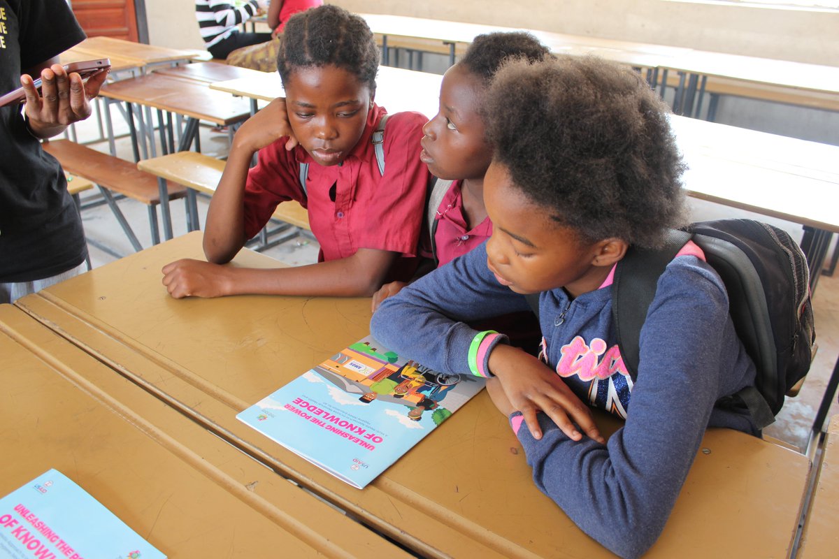 ExcelYouth's tweet photo. 👏 Exciting news from our partner Amos Youth Centre! They just held a dynamic book review event for their upcoming Menstrual Health &amp; Hygiene (#MHH) guide, bringing together 100+ students, teachers, and community voices! 

#YouthExcel #ResearchtoChange #SDG5 https://t.co/vMynfuH7ew