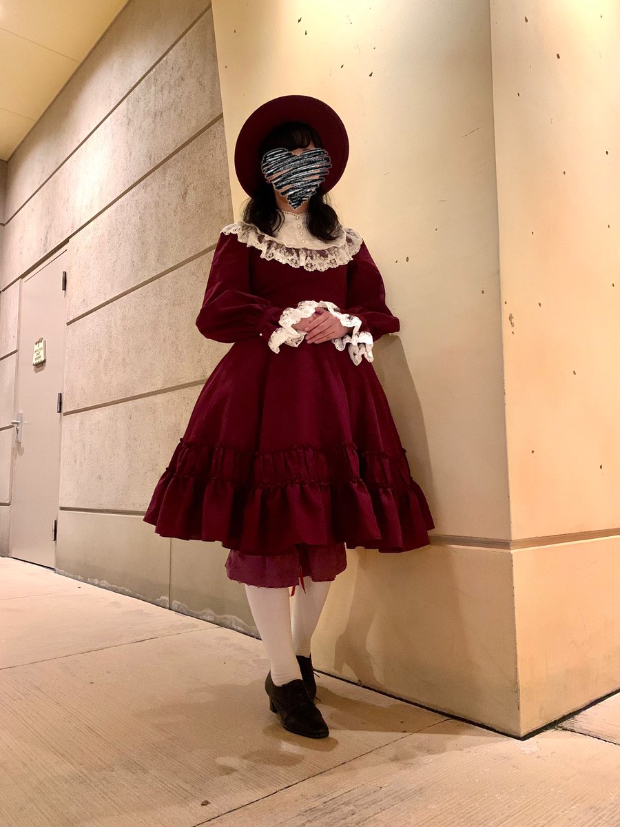 hi______ka____'s tweet photo. 対象の隣に立つとかろうじてそうかもしれない感じの概念コーデを纏っていました https://t.co/4r38XV3I8W
