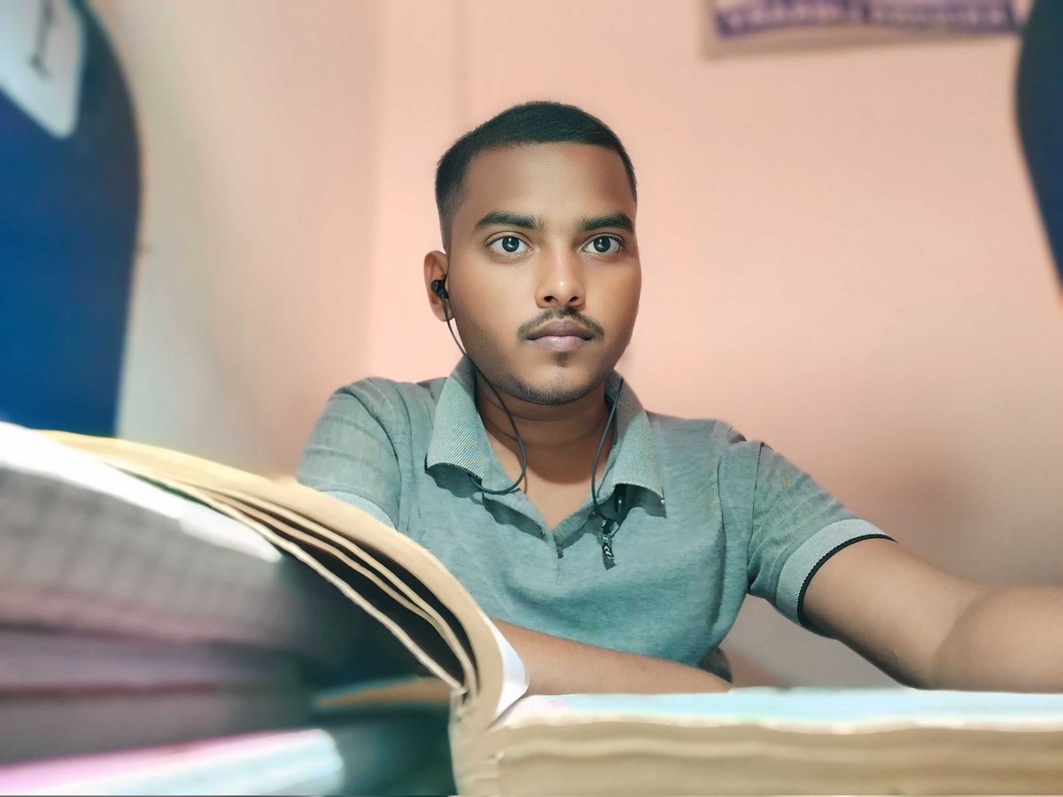 Sachinnk0's tweet photo. मंज़िलें मंजिल की तलाश में निकला हूं, 
कहां हूं क्या कर रहा हूं कितना भटका हूं।❤️
#originalneverdies https://t.co/UJpKlogRKO