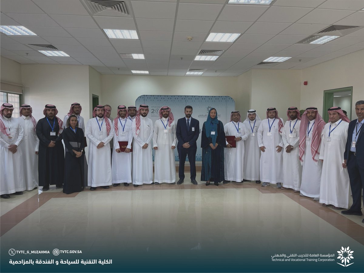 تغطية |📷

أتاحت الكلية التقنية للسياحة والفندقة بالمزاحمية لخريجيها اليوم فرصة التقديم المباشر على عدد ٣١٣ فرصة وظيفية من مختلف قطاعات الأعمال.

شاكرين ومقدرين تعاون شركاء النجاح على إتاحة الفرص لخريجي الكلية.

#التدريب_التقني