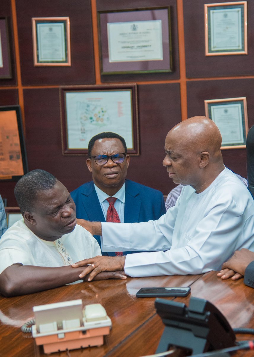 prophethezekiah's tweet photo. Christ Apostolic Church Nigeria and Overseas (CAC) Delegation Visits BISHOP DAVID OYEDEPO on His 70th Birthday
On Monday, October 4, 2024, Bishop David Oyedepo received a delegation from the Christ Apostolic Church Nigeria and Overseas (CAC) at the Winners Chapel headquarters. https://t.co/DXeNfFhSfn