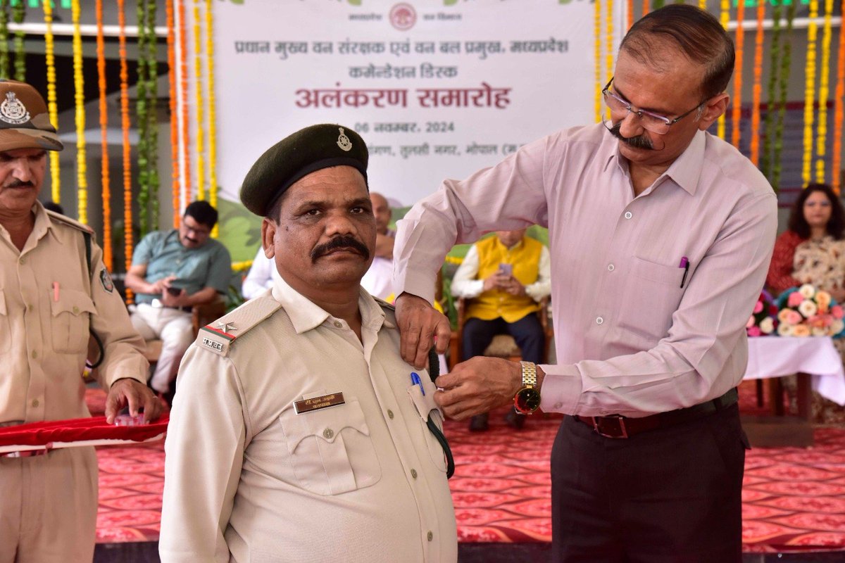 Department of Forest, MP (@minforestmp) on Twitter photo वानिकी क्षेत्र के विभिन्न आयामों में उत्कृष्ट कार्य के लिए 46 वनकर्मियों को प्रशंसा सम्मान 'कमेन्डेशन डिस्क' से किया सम्मानित
वन विभाग, मध्यप्रदेश द्वारा वन भवन भोपाल में आयोजित अलंंकरण समारोह
<a href="/DrMohanYadav51/">Dr Mohan Yadav</a>
<a href="/CMMadhyaPradesh/">Chief Minister, MP</a>
<a href="/JansamparkMP/">Jansampark MP</a>
<a href="/bjpdilipahirwar/">Dilip Ahirwar</a>
<a href="/probhopal/">PRO JS Bhopal</a> वानिकी क्षेत्र के विभिन्न आयामों में उत्कृष्ट कार्य के लिए 46 वनकर्मियों को प्रशंसा सम्मान 'कमेन्डेशन डिस्क' से किया सम्मानित
वन विभाग, मध्यप्रदेश द्वारा वन भवन भोपाल में आयोजित अलंंकरण समारोह
<a href="/DrMohanYadav51/">Dr Mohan Yadav</a>
<a href="/CMMadhyaPradesh/">Chief Minister, MP</a>
<a href="/JansamparkMP/">Jansampark MP</a>
<a href="/bjpdilipahirwar/">Dilip Ahirwar</a>
<a href="/probhopal/">PRO JS Bhopal</a>