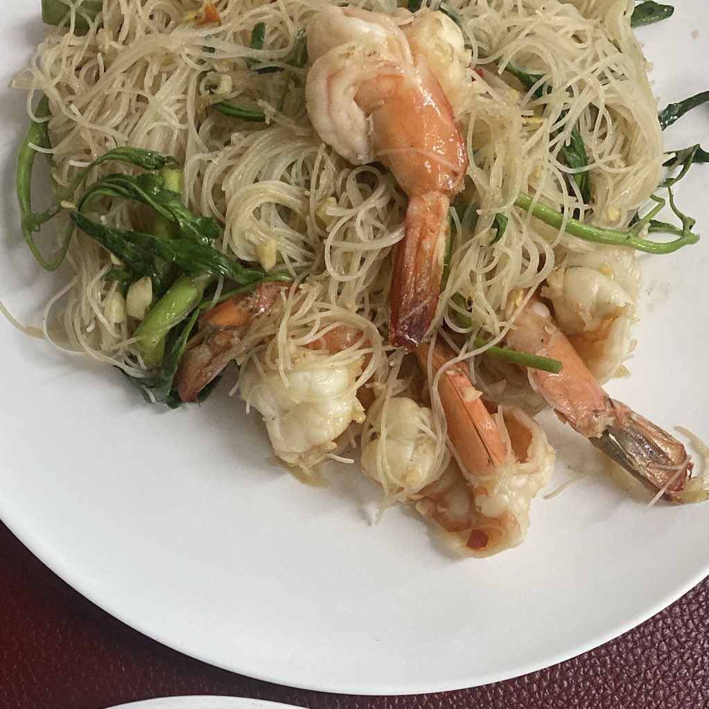 ksabsabb's tweet photo. “เหลาะงาทิ้น” ต้นตำรับ ข้าวหน้าไก่ห้าแยก มาเปิดในบ้านที่ พระรามเก้าซอย 41 บอกเลย“อร่อยทุกอย่าง” ข้าวผัดปลาเค็มกินมาทั้งชีวิต อร่อยที่สุดคือที่นี่ มึงงงง อร่อยมาก เมนูผัดนางดีมุกจาน หอมกระทะ แล้วราคาคือแบบ แบงค์แดงมีทอน คุแกอย่าไปกันเยอะนะ กลัวแมส อร่อย ชห. #BasFoodShot @aroii https://t.co/Pc41RLvHOI