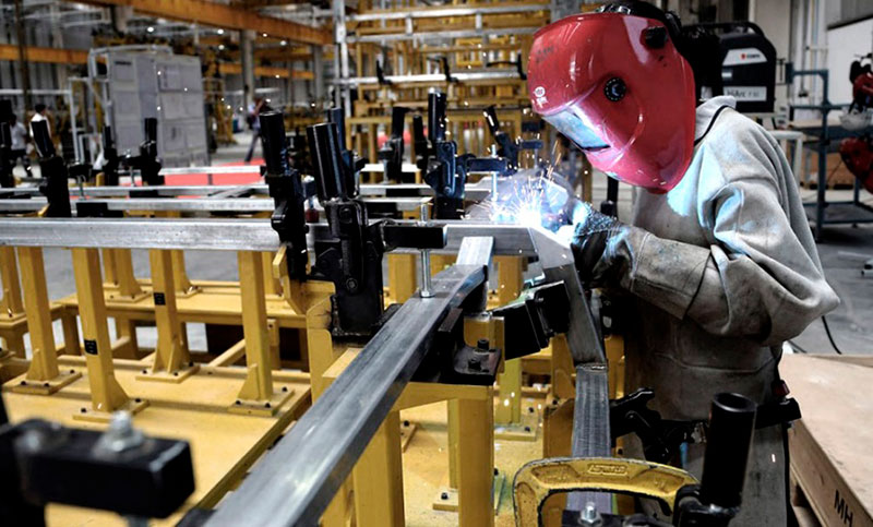 Radio2 AM1230 (@radio2rosario) on Twitter photo #Radiópolis | "La industria metalúrgica rosarina sigue cayendo, pero los empresarios del sector dicen que ya se abrió el paracaídas", cuenta <a href="/GalindezM3/">Mariano Galíndez</a>. Escuchá la columna completa acá 👇
radiocut.fm/audiocut/radio… #Radiópolis | "La industria metalúrgica rosarina sigue cayendo, pero los empresarios del sector dicen que ya se abrió el paracaídas", cuenta <a href="/GalindezM3/">Mariano Galíndez</a>. Escuchá la columna completa acá 👇
radiocut.fm/audiocut/radio…