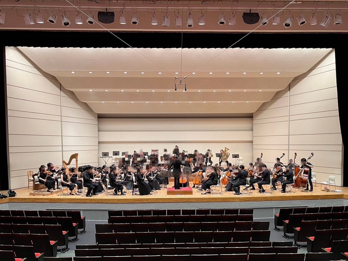 harmonia_orch's tweet photo. 遅くなりましたが、一昨日無事に定期演奏会を終えることが出来ました！

聴きにきてくださった皆様、本当にありがとうございました。
また、指揮をしてくださった井手奏さん、ホルン協奏曲でソリストを務めてくださった関澤麻衣さん、ご協力してくださったエキストラの皆様に心よりお礼申し上げます！ https://t.co/pyEQQkTKCf