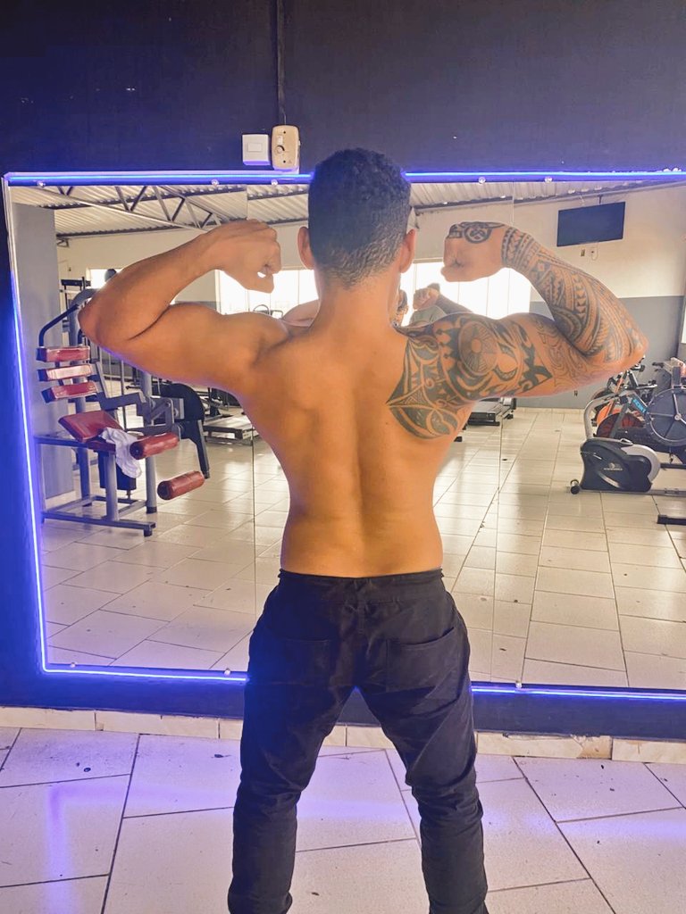 o_binn's tweet photo. Dia de costas é MT gratificante hehehehe https://t.co/DTUFsCKHbX