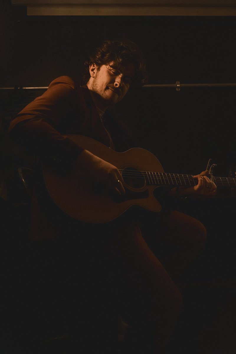 ARREN_Music's tweet photo. 💜 BRAND NEW SINGLE 'DREAMS WE MISSED' OUT EVERYWHERE! 💜 

I'm delighted to finally be sending this track into the world as a part of this new collection of songs that has been 5 years in the making x
#irishartist #irishmusic #poprock #altrock #singersongwriter #arren #newmusic https://t.co/nLWF8OS4BL