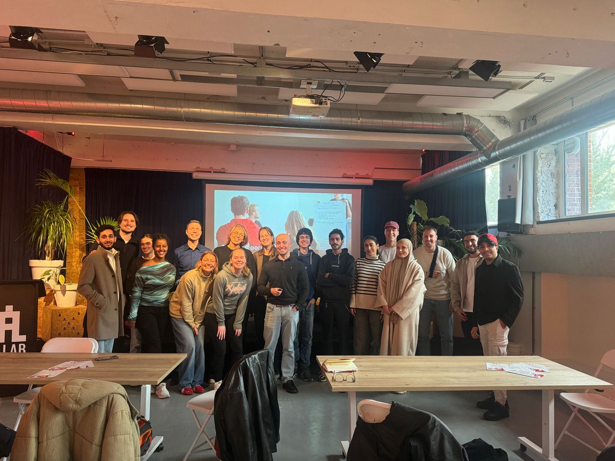 Vorig jaar zijn er 30 jonge #statushouders met het project #StudentLifeCoachRefugees geholpen. Dit jaar gaat er weer een team studenten aan de slag om buddytrajecten te bieden aan #nieuwkomers en hen te helpen hun draai te vinden in de stad <a href="/AmsterdamNL/">Gemeente Amsterdam</a>!