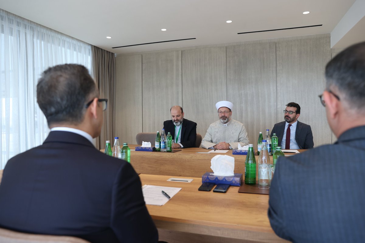 Dost ve kardeş ülke Azerbaycan'ın Dini Kurumlarla İş Üzre Devlet Komitesi Başkanı Ramin Mammadov ile Bakü'de bir araya geldik. Sahih dini bilginin yaygınlaştırılması ve din hizmetlerinin sunulması konularında yapılacak ortak çalışma alanlarıyla ilgili müzakerelerde bulunduk.