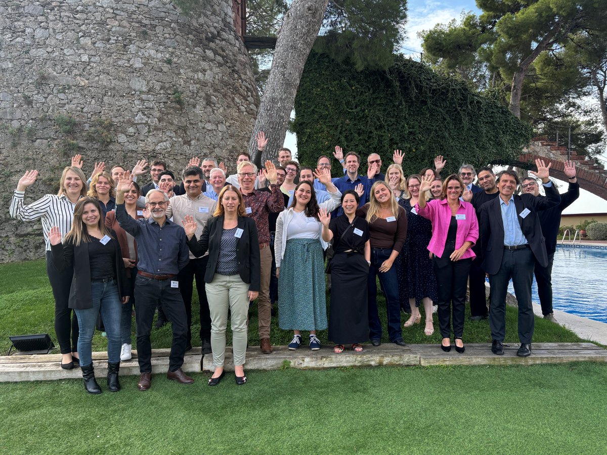IMI2PRISM2's tweet image. Greetings from beautiful Barcelona, where the final #IMI2PRISM2 Meeting is underway! We’re celebrating this project’s journey and impactful achievements in advancing #Alzheimer&apos;s, #schizophrenia, and #biomarkers. 
More info➡️prism2-project.eu/en/prism-study/