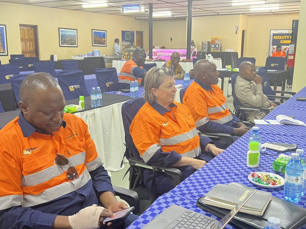 LonyoyoManyandr's tweet photo. Visite de Son Excellence @Maryse GUILBEAULT à Doko/Durba, le siège des opérations de la plus grande mine d’or d’Afrique.  L’Ambassadrice du Canada en RDC va palper du doigt les multiples réalisations  du Groupe Canadien @BarrickGold  dans la région via sa filiale @KibaliGold. https://t.co/u5QXOdcaR6
