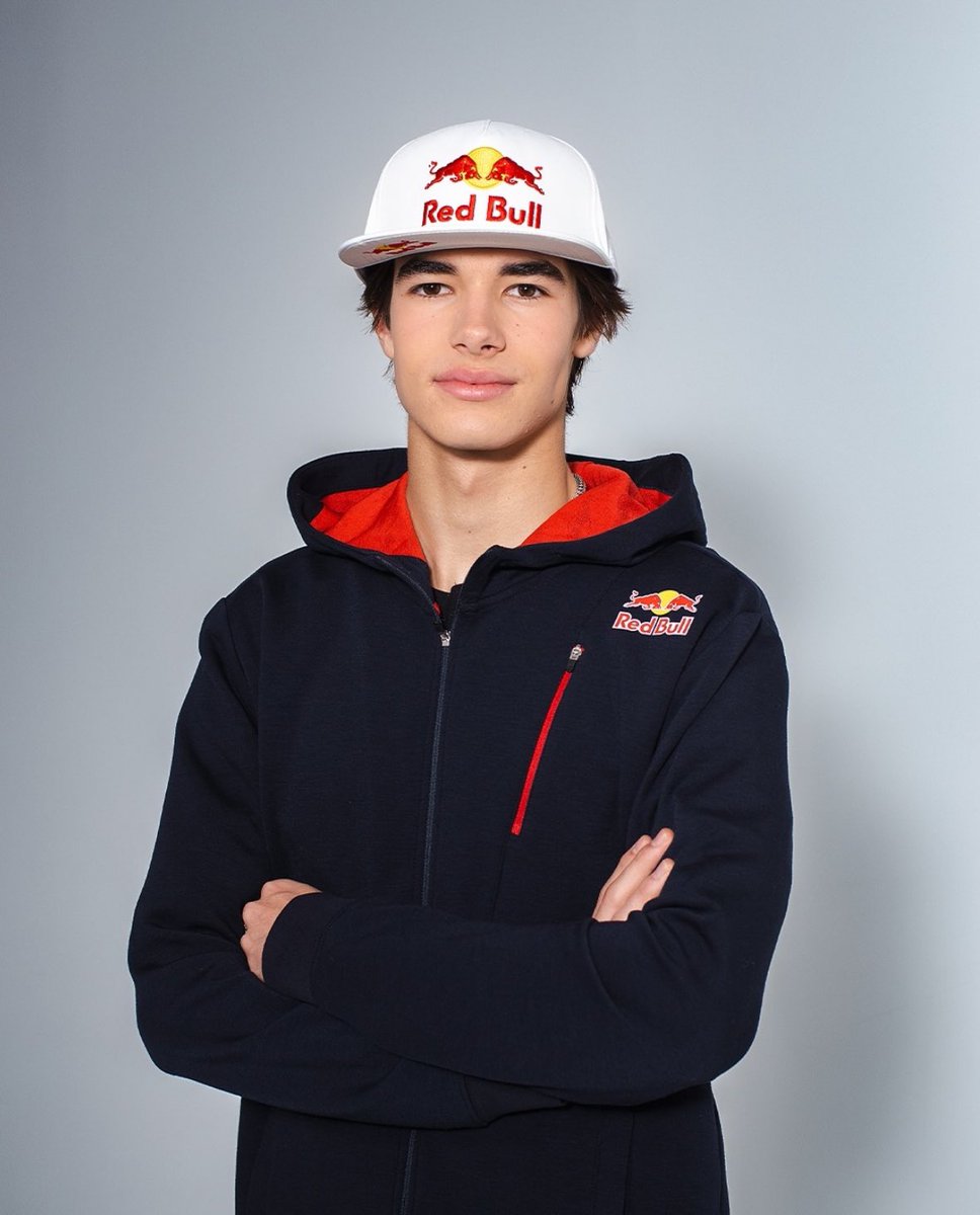 NEWS | 🇧🇬 Nikola Tsolov joins the Red Bull Junior Team!

The 17-year-old competed in Formula 3 this season, where he finished 11th in the standings with three wins. He will contest a third season in the series in 2025.

📸 Red Bull Junior Team

#F3