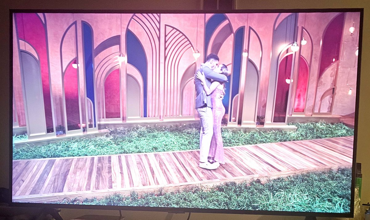VBertazza's tweet photo. Alguien más enganchad@s con #LoveIsBlindArgentina ?

#LoveIsBlind #argentina #dariobarassi #wandanara #reality #casamiento #elamoresciego #amor https://t.co/7XhkJjsy6I