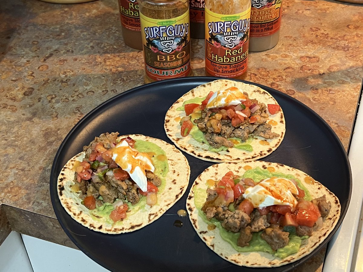 SurfguysHotSauc's tweet photo. Ground turkey, low carb tacos. Smeared with avocado, topped with pico de gallo, sour cream, pico aioli, and kicked up with Surfguys Red Habanero hot sauce. Yes, the turkey was seasoned with our gourmet rub.
#tacos #surfguyshotsauces #food @GuyFieri #foodie https://t.co/JdeYwnmpSJ