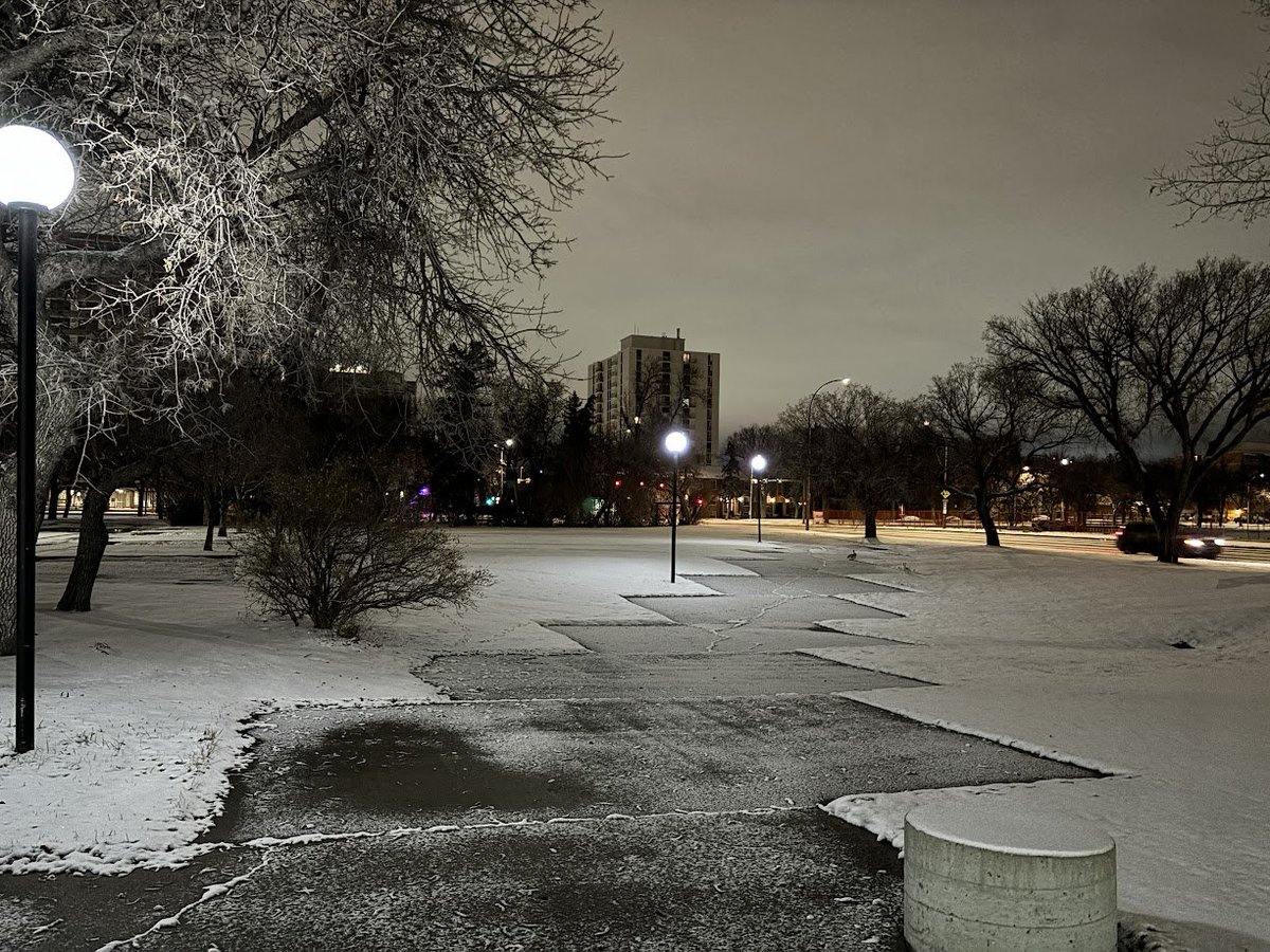 Good morning! High of 0 in #yqr today but 11 C tomorrow weather.gc.ca/forecast/publi…
