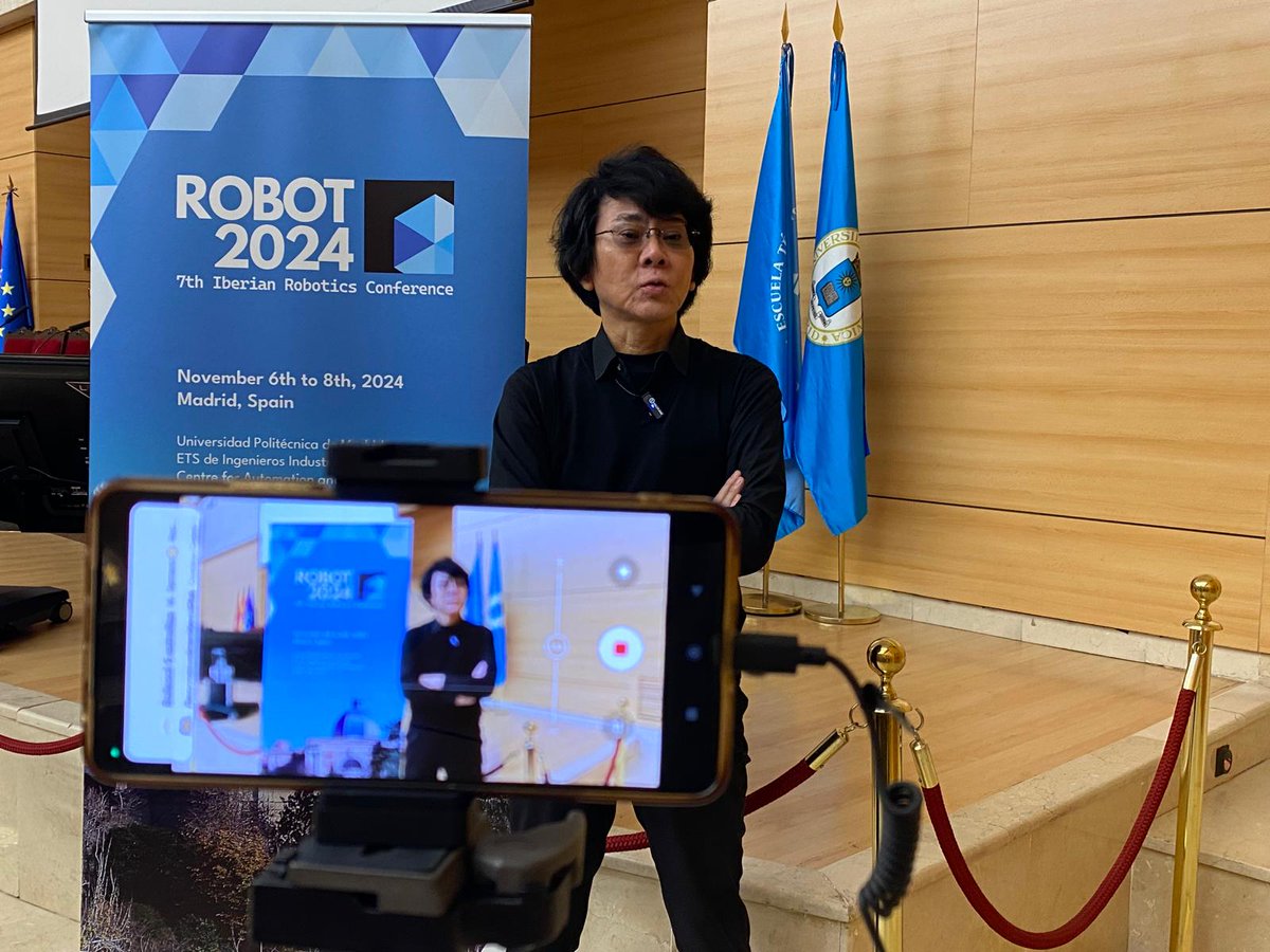 La_UPM's tweet photo. El ingeniero japonés y especialista en robótica Hiroshi Ishiguro ha estado hoy en @industrialesupm en ROBOT 2024 donde ha hablado del papel que desempeñará la robótica en la sociedad del futuro.
🔗https://t.co/pSWy2AO6gB
#somosUPM #nosoloingenieria #robótica #investigacion https://t.co/Qu1gm3ZdrT