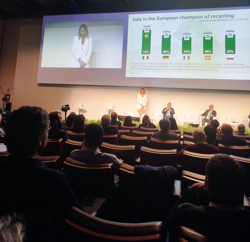 #ecomondo2024 #statigreen24 <a href="/lagiallo/">chiara giallonardo</a> apre la sessione dedicata alla circolarità e alle eccellenze italiane che consentono di mantenere il primato italiano per il #riciclo. <a href="/MarcoCodognola/">MARCO</a> presenta il modello <a href="/Itelyum/">Itelyum</a> basato su competenze, innovazione e tecnologia. #6novembre