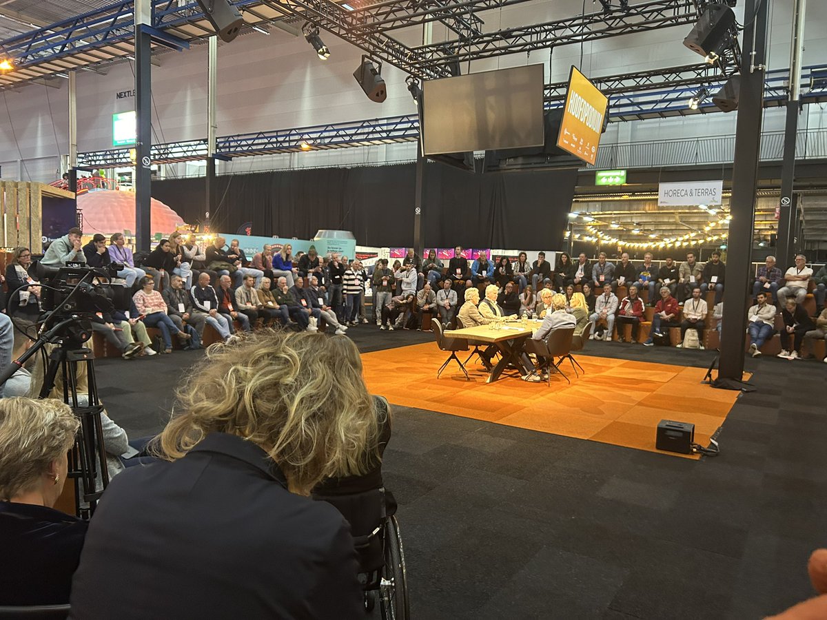 Veel belangstelling <a href="/SportBeurs/">Nationale Sport Vakbeurs</a> versterken sportverenigingen <a href="/Guus_Hiddink/">Guus Hiddink</a> subsidies voor sportverenigingen @sportsubsidie toekomst van breedtesport <a href="/gudavio/">Guido Davio</a> <a href="/nocnsf/">NOC*NSF</a>