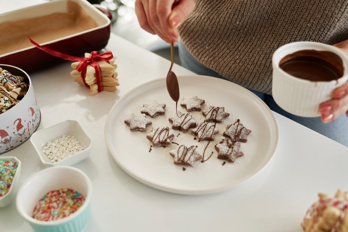👉 On Saturday 23rd November, join us on the 🚌 drive to the Ardingly Winter Fair ❄️. Where you can shop until you drop from a large selection of stalls boasting artisan products, gifts, and food and drink. Festive workshops will include🍫 chocolate-decorating.📲 01883 330095