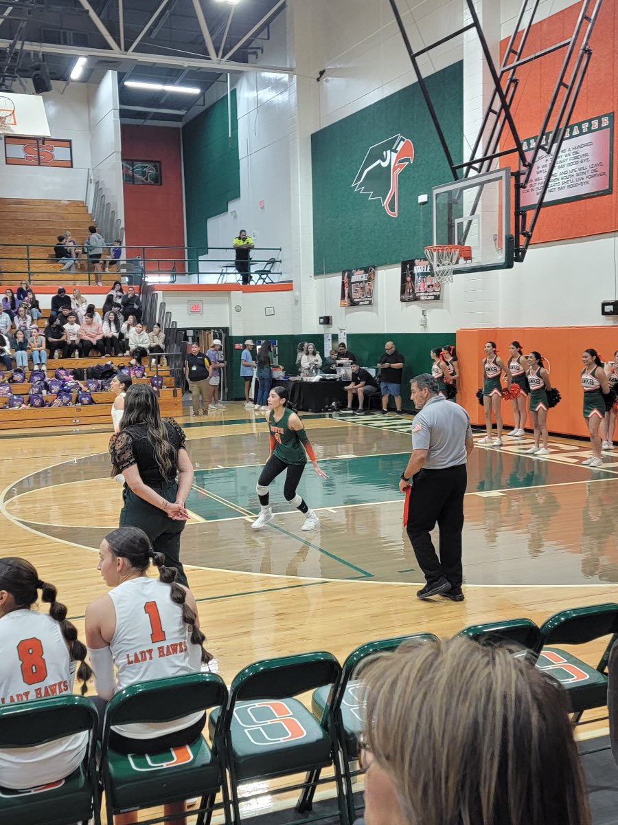 VeroRodz7's tweet photo. Last night they played together on home court for their last ride. We didn’t get the win but these girls left it on the court and played their game. #Kayt&Mal #Backfor1More #LastRide #No4onthecourtNo1inourHearts #LoveOurNo7 #NFAF #VolleyballLeadership https://t.co/MAPgvEadQu